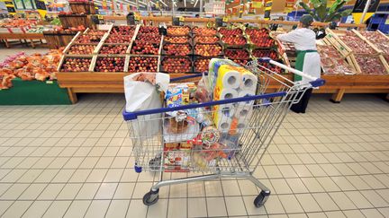 En septembre 2012, l'alimentation s'est rench&eacute;rie de 0,2%, sous l'effet de la hausse des prix des produits frais. (MYCHELE DANIAU / AFP)