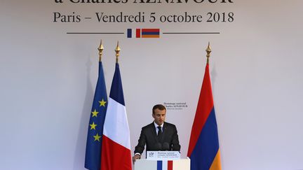 Emmanuel Macron lors de l'hommage national à Charles Aznavour aux Invalides, le 5 octobre 2018. (LUDOVIC MARIN / AFP)