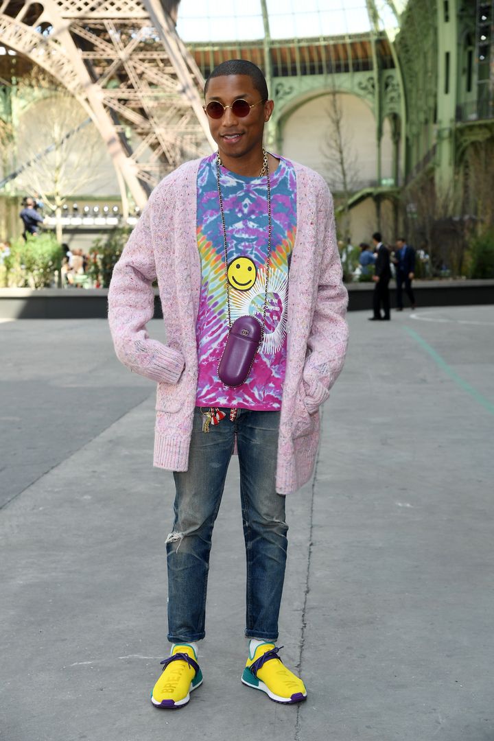 Pharrell Williams assiste au défilé Chanel Haute Couture automne-hiver 2017-2018 dans le cadre de la Fashion Week Haute Couture de Paris le 4 juillet 2017 à Paris (PASCAL LE SEGRETAIN / GETTY IMAGES EUROPE)