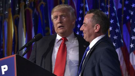 Donald Trump et le&nbsp;président du comité national républicain, Reince Priebus, le soir de l'élection présidentielle américaine, mercredi 9 novembre 2016.&nbsp; (MANDEL NGAN / AFP)