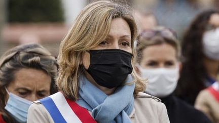 La députée LREM Yael Braun-Pivet, assiste à un rassemblement à la mémoire de Stéphanie Monferme, mère de famille et employée de la police locale, à Rambouillet, en banlieue sud-ouest de Paris, le 30 avril 2021. (LUDOVIC MARIN / POOL)