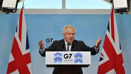 Le Premier ministre Boris Johnson lors d'une conférence de presse à l'issue du sommet du G7 à Carbis Bay, au Royaume-Uni, le 13 juin 2021. (BEN STANSALL / AFP)