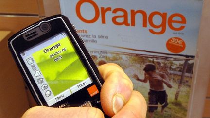 Selon Orange, Free Mobile a d&eacute;j&agrave; 1,5 millions d'abonn&eacute;s, un mois apr&egrave;s son lancement. (MYCHELE DANIAU / AFP)