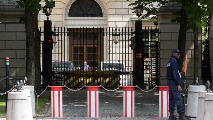 &nbsp; (L'entrée de l'ambassade des Etats-Unis à Paris©MAXPPP)