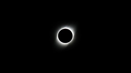 L'éclipse solaire totale photographiée depuis La Serena (Chili), le 2 juillet 2019. (SEBASTIAN BROGCA / ANADOLU AGENCY / AFP)