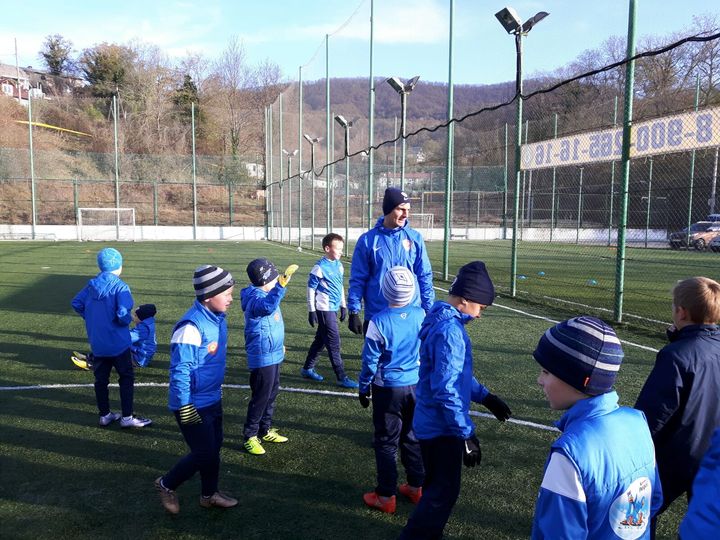 L'entraînement de foot des enfants à Verkhniy Yurt, en banlieue de Sotchi. (JEROME JADOT / RADIO FRANCE)