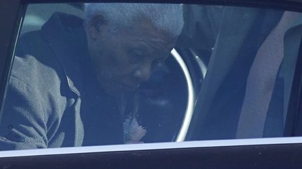 Johannesburg,, le 17 juin  : Nelson Mandela se rend à l'enterrement de son arrière-petite-fille Zenani. (AFP)