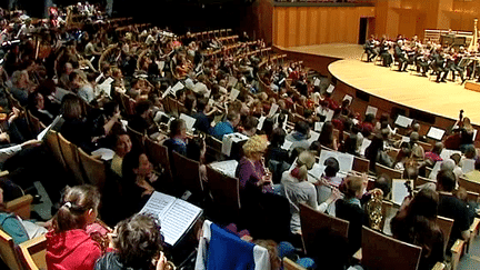 Le concert participatif organisé par l'Orchestre National de Lyon le 10 avril
 (France3/Culturebox)