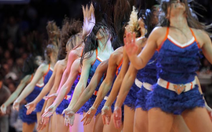 Les pom-pom girls des New York Knicks, au Madison Square Garden, le 19 f&eacute;vrier 2012.&nbsp; (ADAM HUNGER / REUTERS )