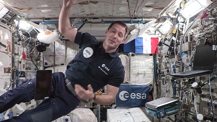 L'astronaute français Thomas Pesquet dans une vidéo enregistrée à bord&nbsp;de la Station spatiale internationale, le 3 septembre 2021. (AFP / EUROPEAN SPACE AGENCY)