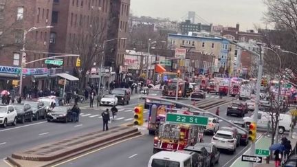 États-Unis : au moins 16 blessés après une attaque dans le métro de New York (FRANCE 2)