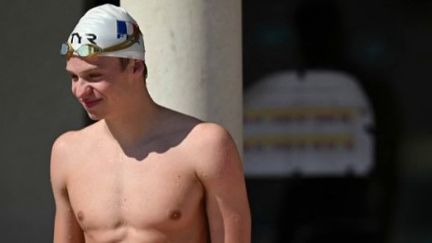 Les championnats de France de natation ont démarré le dimanche 11 juin à Rennes, en Ille-et-Vilaine. À cette occasion, le journaliste Samuel Ollivier, présent sur le plateau du 8 Heures, s'intéresse à la nouvelle star de la natation française : Léon Marchand.