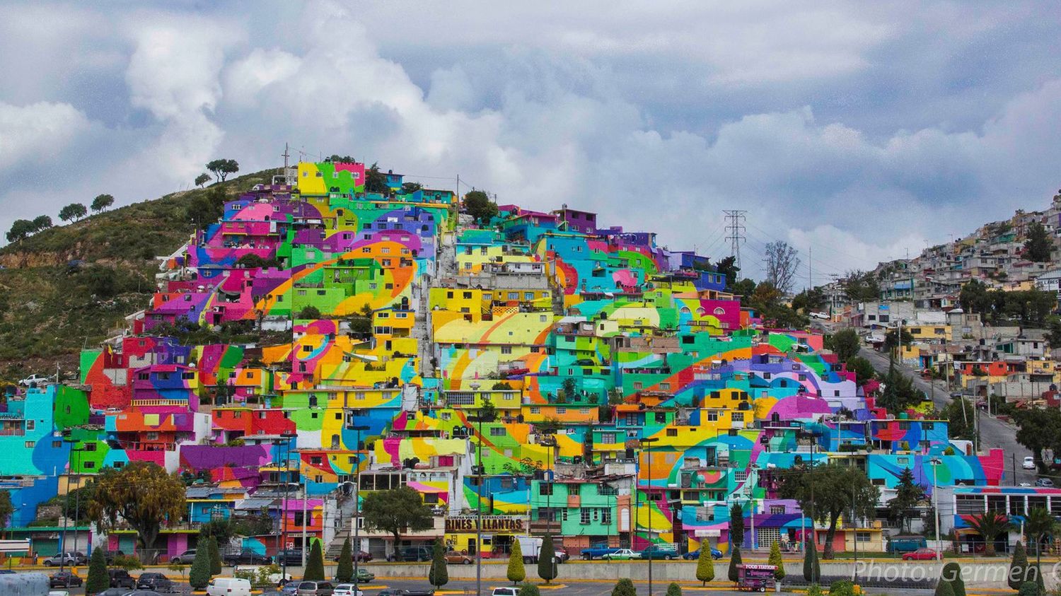 Au Mexique, un quartier de 20 000m2 repeint par des street artists