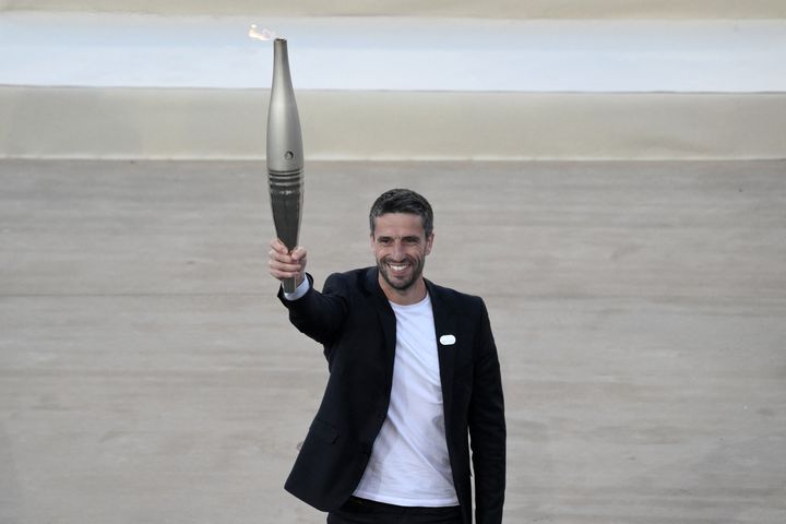 Tony Estanguet, président du comité d’organisation de Paris 2024, le 26 avril 2024, à Athènes (Grèce). (ANGELOS TZORTZINIS / AFP)