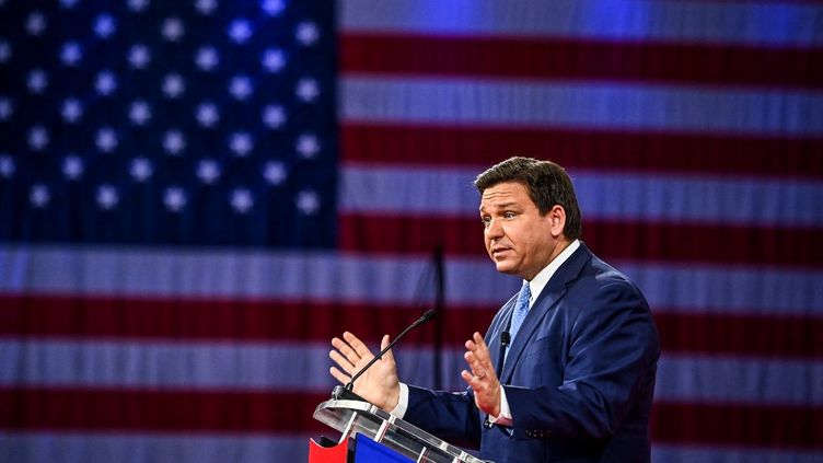 Florida Governor Ron de Santis on February 24, 2022 in Orlando, Florida.  (CHANDAN KHANNA / AFP)