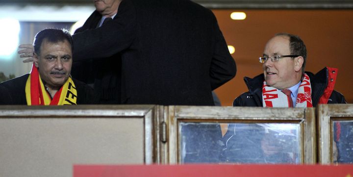 Hafiz Mammadov, actionnaire principal du RC Lens, avec Albert II de Monaco lors d'un match Monaco/Lens en mars 2014. (BEBERT BRUNO/SIPA)