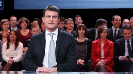 Manuel Valls sur le plateau de l'&eacute;mission de France 2 "Des paroles et des actes", le 6 d&eacute;cembre 2012. (THOMAS SAMSON / AFP)