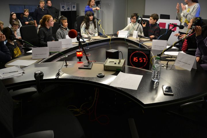 Les écoliers ont posé des questions à la jeune actrice pendant une quinzaine de minutes. (ESTELLE FAURE / FRANCEINFO - RADIO FRANCE)