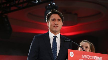 Justin Trudeau prononce un discours après sa victoire aux législatives canadiennes, le 20 septembre 2021, à Montréal. (DAVE CHAN / GETTY IMAGES NORTH AMERICA / AFP)