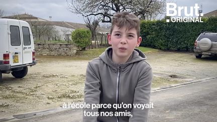 En Charente-Maritime, cette famille en pleine campagne tente de faire l'école à la maison malgré les difficultés.