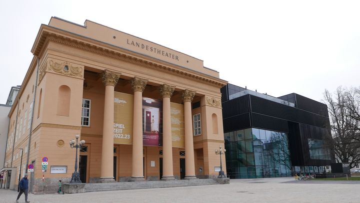 Le théâtre et le musée de la musique d'Innsbruck, au Tyrol, à l'architecture résolument moderne.&nbsp;&nbsp; (Photo Emmanuel Langlois / franceinfo)