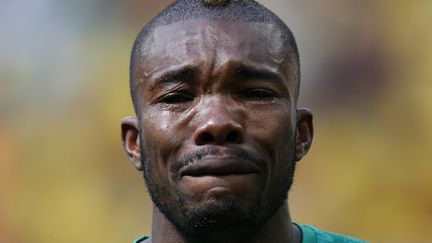 L'Ivoirien&nbsp;Geoffroy Serey Die pleure pendant l'hymne national de son pays avant le d&eacute;but du match opposant son &eacute;quipe &agrave; la Colombie en Coupe du monde de football &agrave; Brasilia (Br&eacute;sil), le 19 juin 2014. (UESLEI MARCELINO / REUTERS)