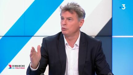 VIDEO. "Il faut lever les brevets sur les vaccins", estime député du Nord Fabien Roussel