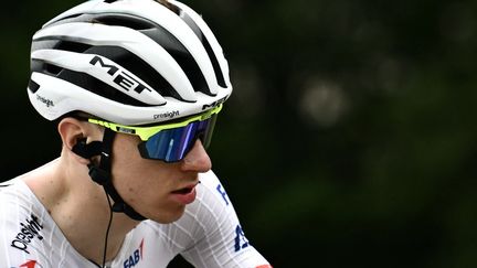 Tadej Pogacar sur la 4e étape du Tour de France entre Pinerolo (Italie) et Valloire (France), le 2 juillet 2024. (MARCO BERTORELLO / AFP)