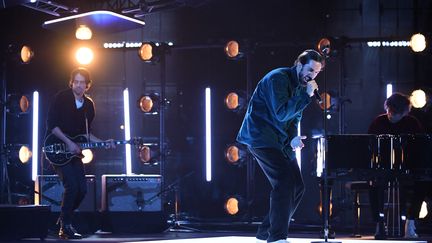 Le rappeur Lomepal lors des Victoires de la musique, à Boulogne-Billancourt (Hauts-de-Seine), le 14 février 2020. (ALAIN JOCARD / AFP)