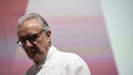 Le chef cuisinier Alain Ducasse, en 2016. (LIONEL BONAVENTURE / AFP)