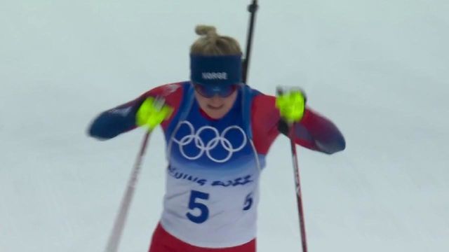 Argentée il y a quatre ans sur cette épreuve, Marte Olsbu Roieseland a été sacrée championne olympique du sprint en biathlon aux Jeux olympiques de Pékin 2022. Avec un sans-faute, la Norvégienne devance la Suédoise Elvira Oeberg (+30"9) et l'Italienne Dorothea Wierer (+37"2).