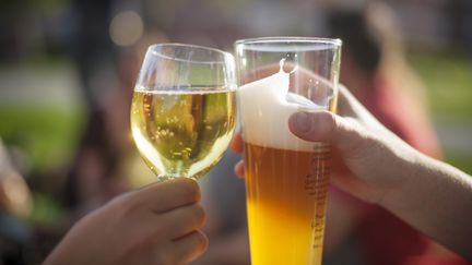 Vrai ou faux. Le vin est-il vraiment beaucoup moins taxé que la bière, en France ?