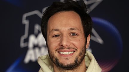 Vianney lors de la 25e cérémonie des NRJ Music Awards au Palais des Festivals de Cannes, le 10 novembre 2023. (VALERY HACHE / AFP)