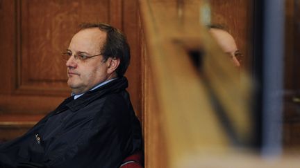 Le docteur Jean-Louis Muller, au d&eacute;but de son troisi&egrave;me proc&egrave;s, le 21 octobre 2013 &agrave; Nancy (Meurthe-et-Moselle). (JEAN-CHRISTOPHE VERHAEGEN / AFP)