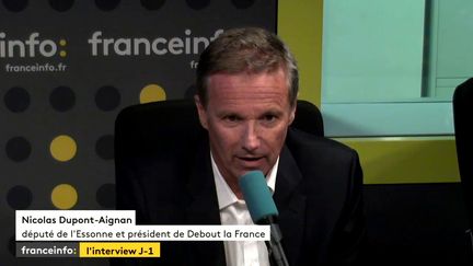 Nicolas Dupont-Aignan était l'invité de "L'interview J-1" mercredi soir avec Yaël Goosz. (FRANCEINFO)