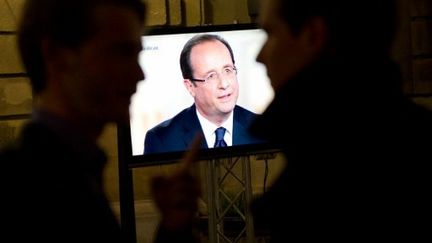 François Hollande lors du débat contre Nicolas Sarkozy (2 mai 2012) (BERTRAND LANGLOIS / AFP)