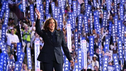 Kamala Harris lors de la convention démocrate à l'United Center in Chicago, le 22 août (ROBYN BECK / AFP)