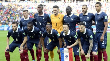 L'&eacute;quipe de France pose avant le coup d'envoi de France-Honduras, le 15 juin 2014, &agrave; Porto Alegre (Br&eacute;sil). (FRANCK FIFE / AFP)