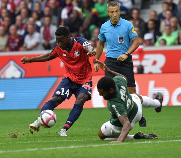 Le Lillois Jonathan Bamba intenable contre Saint-Etienne (DENIS CHARLET / AFP)