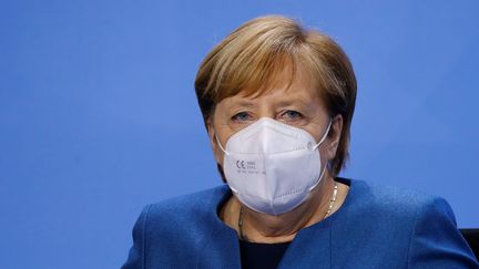 La chancelière allemande Angela Merkel lors d'une conférence de presse à Berlin sur les nouvelles restrictions concernant le&nbsp;Covid-19, le 28 octobre 2020. (FABRIZIO BENSCH / POOL / AFP)