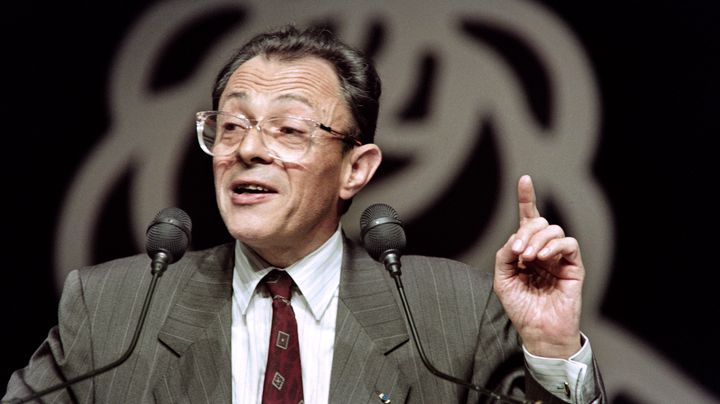 Le Premier ministre, Michel Rocard, prononce un discours lors du X&egrave;me congr&egrave;s national du Parti socialiste, le 16 mars 1990, &agrave; Rennes. (AFP)