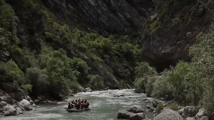 À cheval entre les Alpes-de-Haute-Provence et le Var, les gorges du Verdon offrent des falaises et des paysages à couper le souffle. (FRANCE 3)