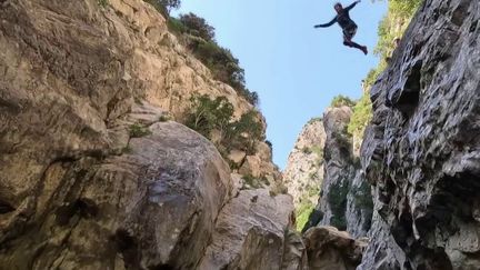 Découverte : les gorges de Galamus, un bout de nature et de patrimoine entre l'Aude et les Pyrénées-Orientales (France 2)