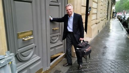 &nbsp; (Le docteur Norbert Gauterin, 36 ans d’expérience à SOS Médecins, ne compte plus les portes d’immeubles qu’il a ouvertes © Radio France / Benjamin Illy)