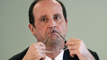 Le candidat socialiste &agrave; l'&eacute;lection pr&eacute;sidentielle Fran&ccedil;ois Hollande lors d'un discours &agrave; l'h&ocirc;pital de Romans (Ain), le 13 mars 2012. (ROBERT PRATTA / REUTERS)