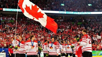 Les hockeyeurs canadiens champions olympiques à domicile