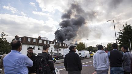 Une mosqu&eacute;e du sud-ouest de Londres&nbsp;(Royaume-Uni) a &eacute;t&eacute; le th&eacute;&acirc;tre d'un incendie, samedi 26 septembre 2015. Deux mineurs ont &eacute;t&eacute; interpell&eacute;s le lendemain. (JACK TAYLOR / AFP)