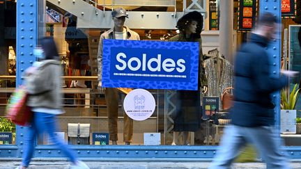 Un magasin de Rennes (Ille-et-Vilaine) lors de la période des soldes d'hiver, le 22 janvier 2021.&nbsp; (DAMIEN MEYER / AFP)