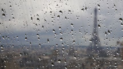 Le mois de juillet pluvieux a fait chuter la fr&eacute;quentation touristique en France par rapport &agrave; 2011. (JOEL SAGET / AFP)