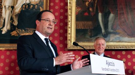 Le pr&eacute;sident de la R&eacute;publique, Fran&ccedil;ois Hollande, lors d'un discours &agrave; la mairie d'Ajaccio (Corse-du-Sud), le 4 octobre 2013.&nbsp; (PASCAL POCHARD CASABIANCA / AFP)